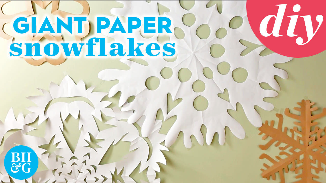 Pattie's Place: Giant Paper Snowflakes