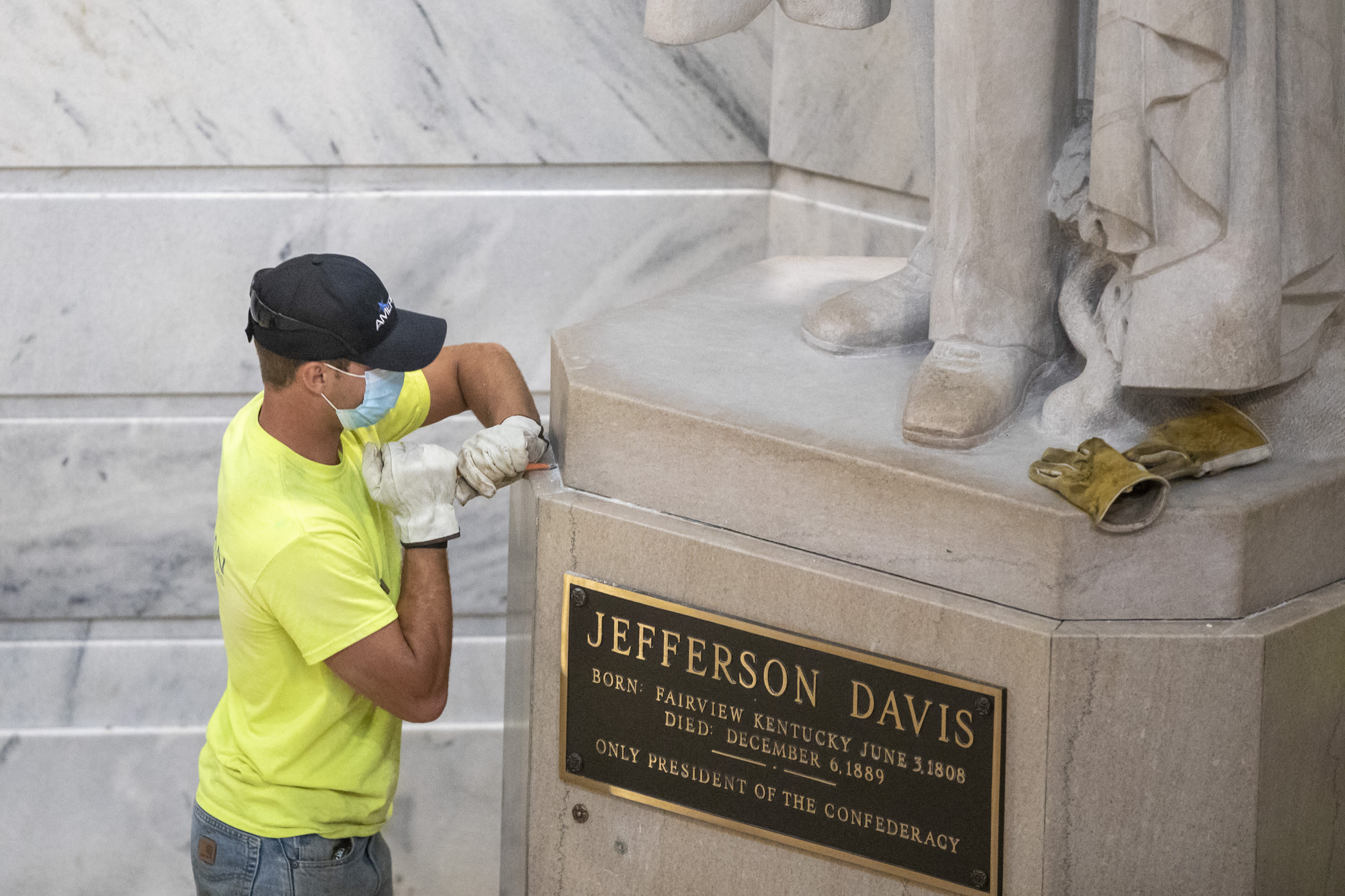 Kentucky Panel Votes To Remove Davis Statue From Capitol