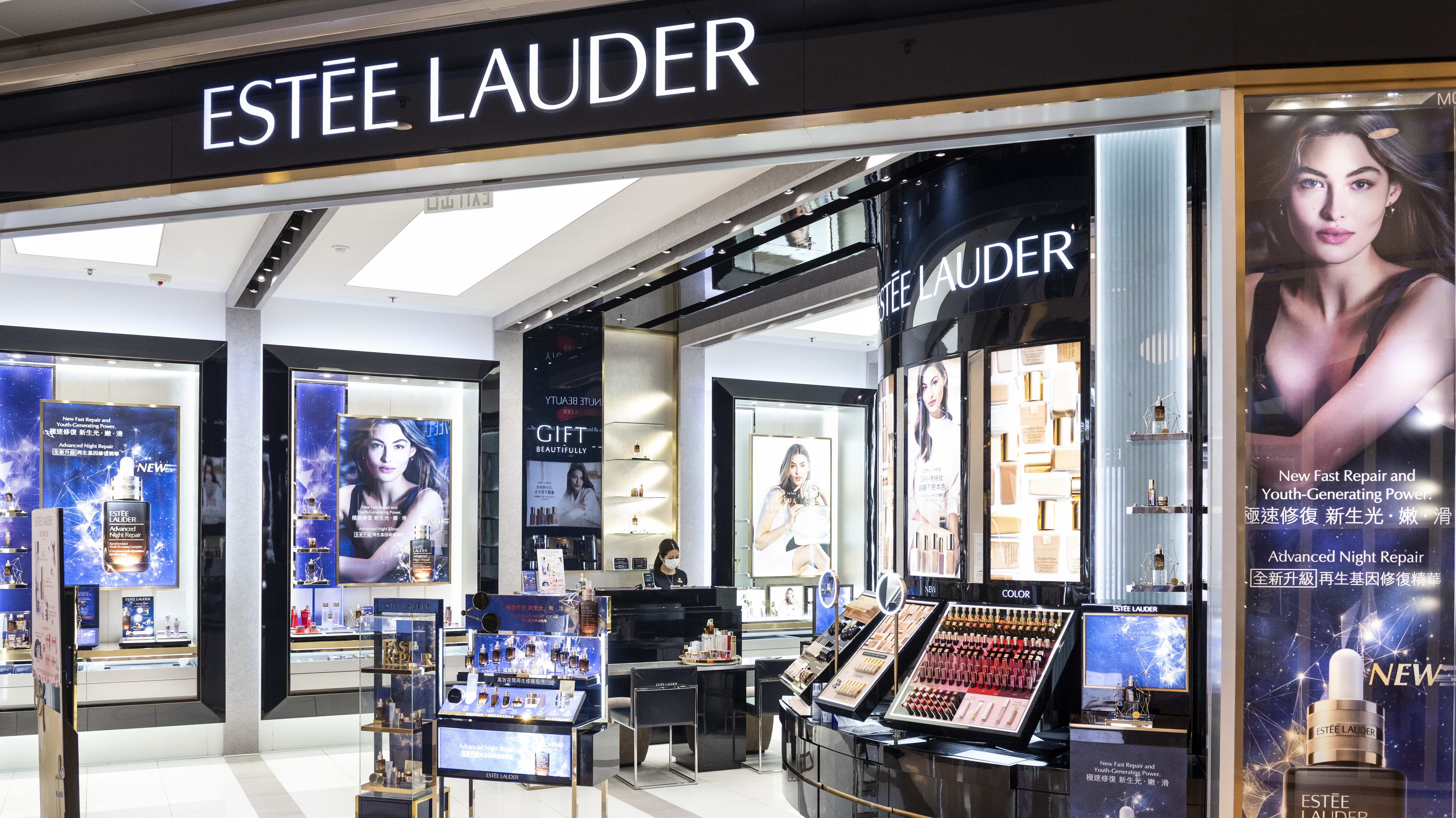 Estee Lauder sees weak annual profit on slow recovery in Asia