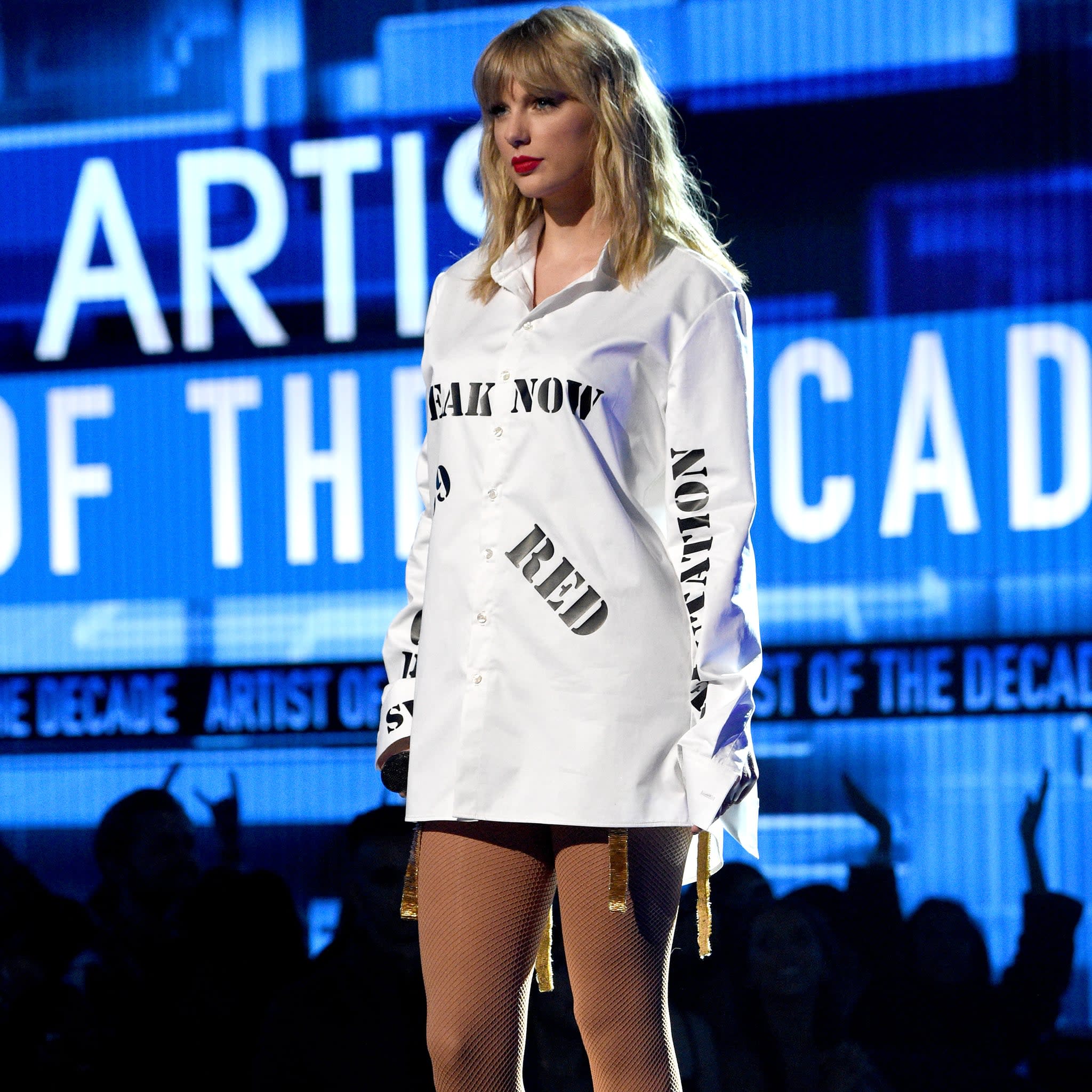 Taylor Swifts Amas Performance Outfit Didnt Just Look Good