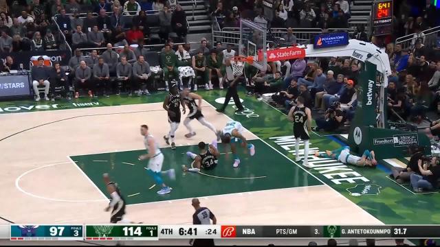 LaMelo Ball with a 2-pointer vs the Milwaukee Bucks