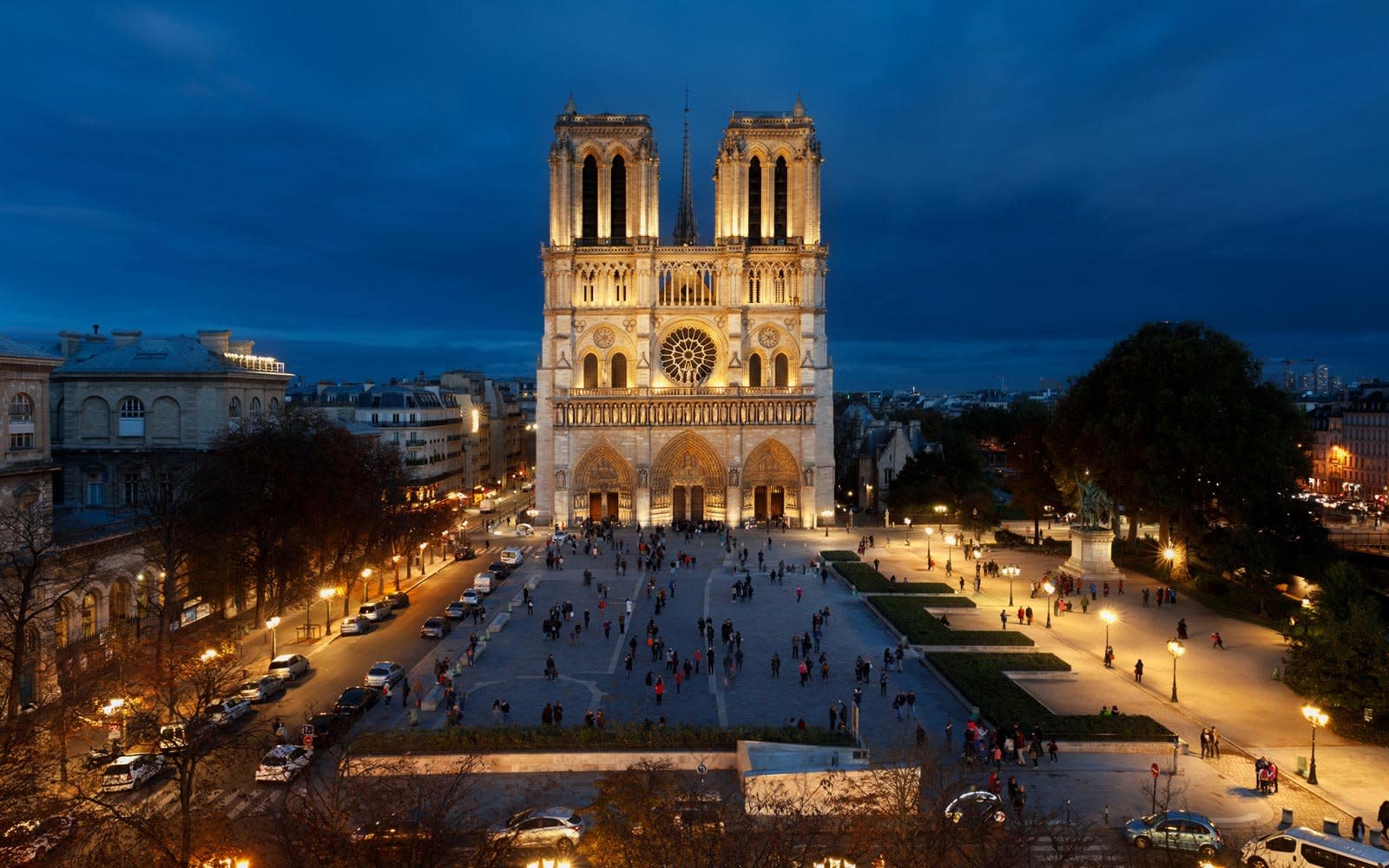 what-notre-dame-means-to-us-a-local-reflects-on-the-tragic-fire-and