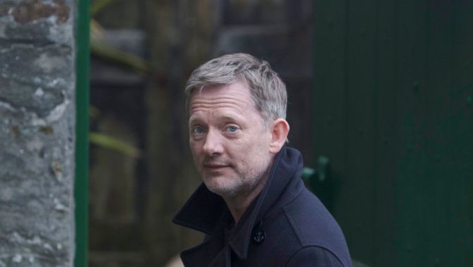 Douglas Henshall - Wikipedia