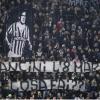 &quot;Cosa fai l&#39;8 marzo?&quot;. Polemiche per lo striscione anti-Mancini