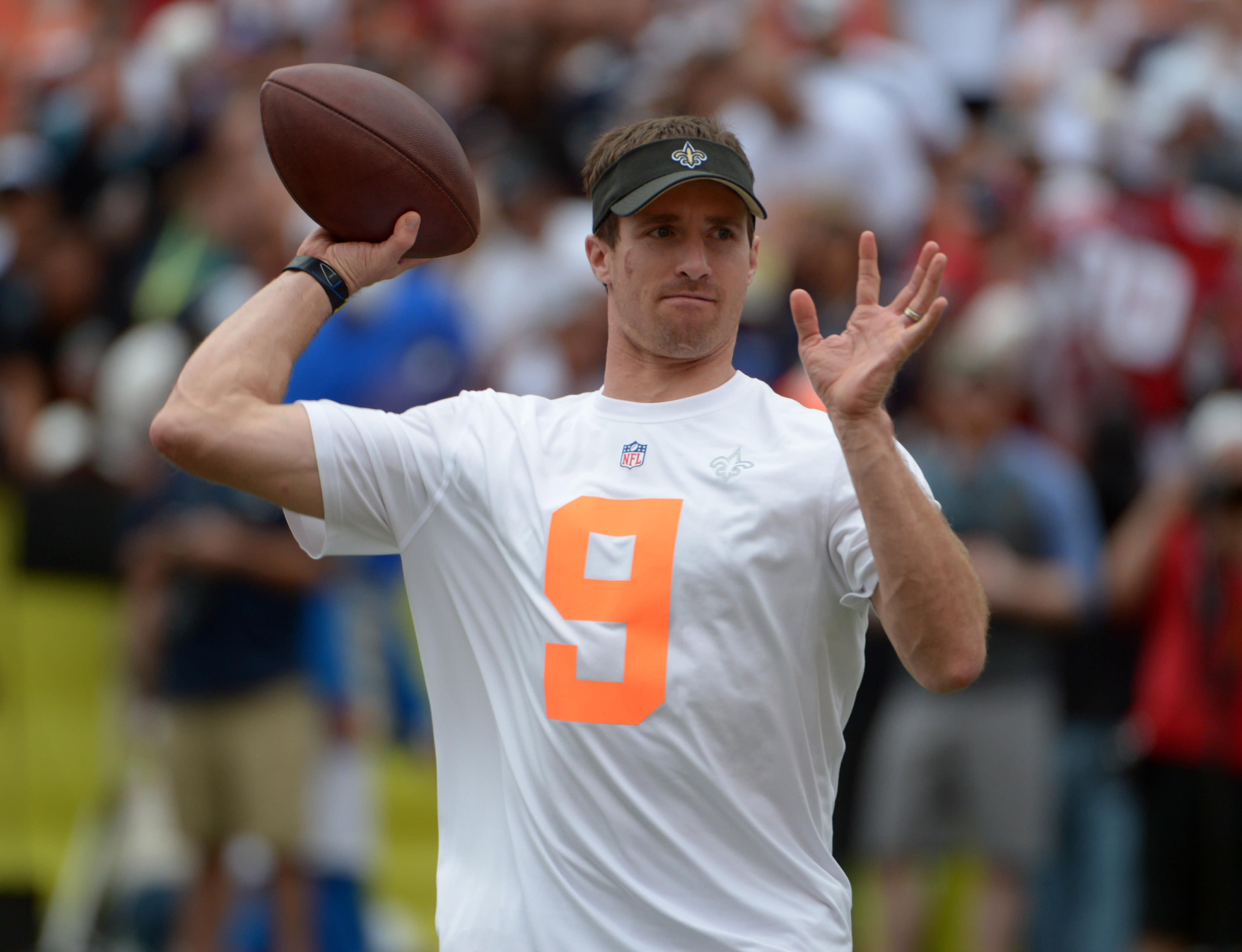 Drew Brees jokes about retirement in ad, but says he's ...