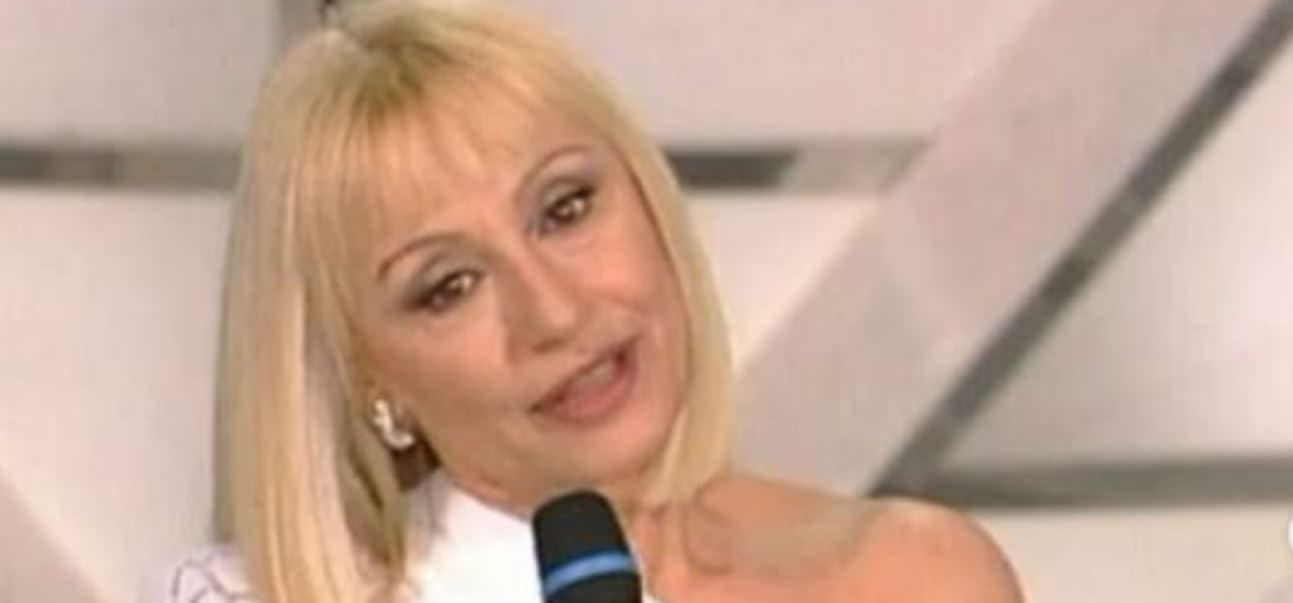 Raffaella Carrà, lutto per la cantante