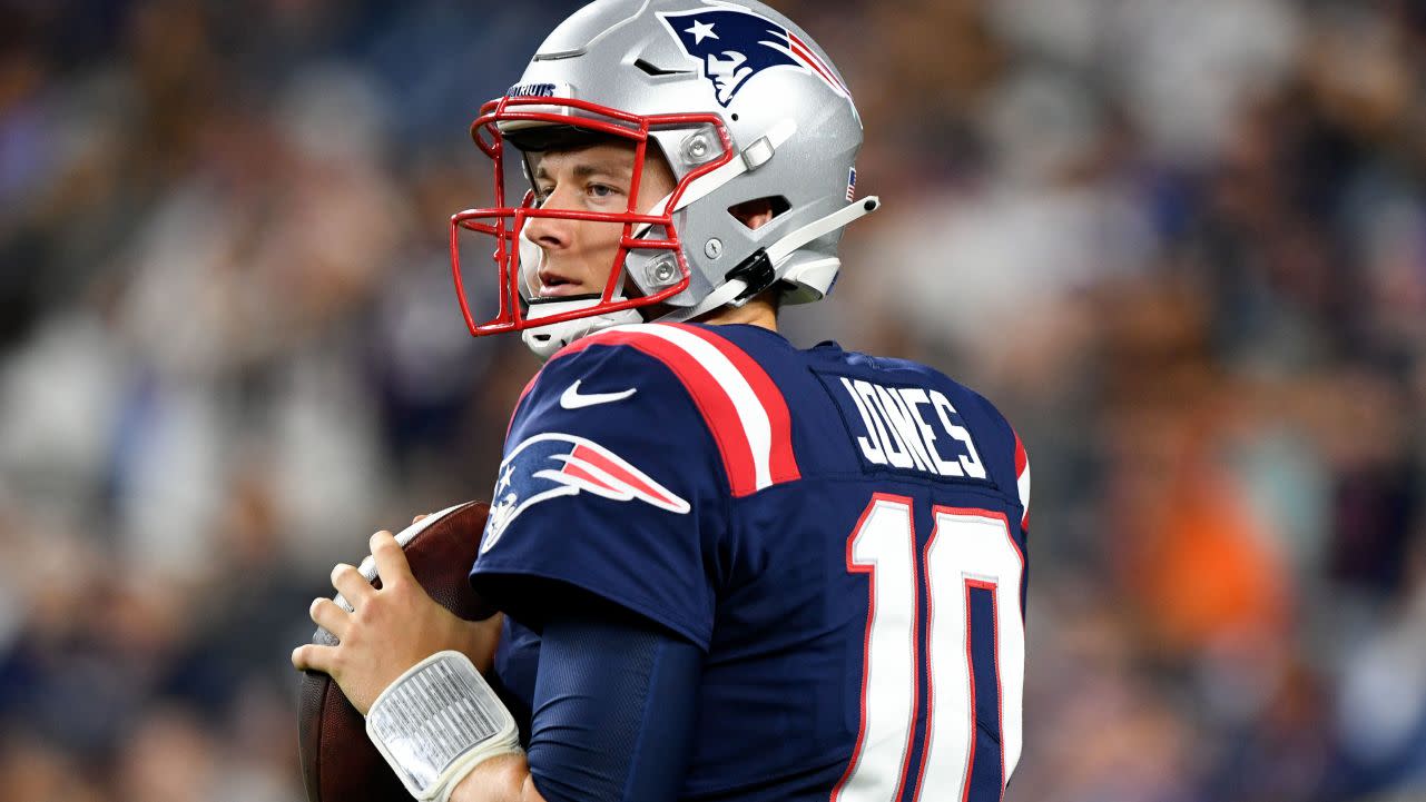 Voici comment Mac Jones et Cam Newton se sont comportés lors du premier match de pré-saison des Patriots