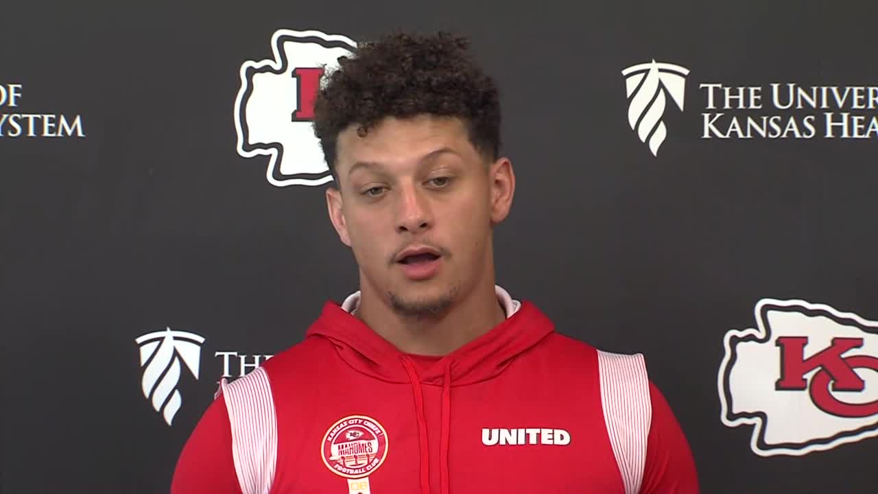 Patrick Mahomes updates — QB confirms he met Taylor Swift at teams