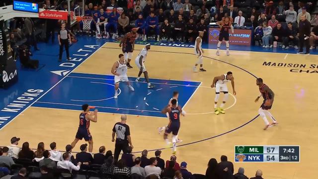 Quentin Grimes with a dunk vs the Milwaukee Bucks