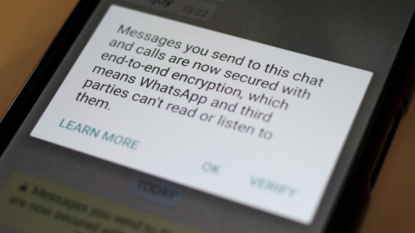 A security update message is seen on a Whatsapp message in this illustration photo April 6, 2016. REUTERS/Thomas White/Illustration      TPX IMAGES OF THE DAY     