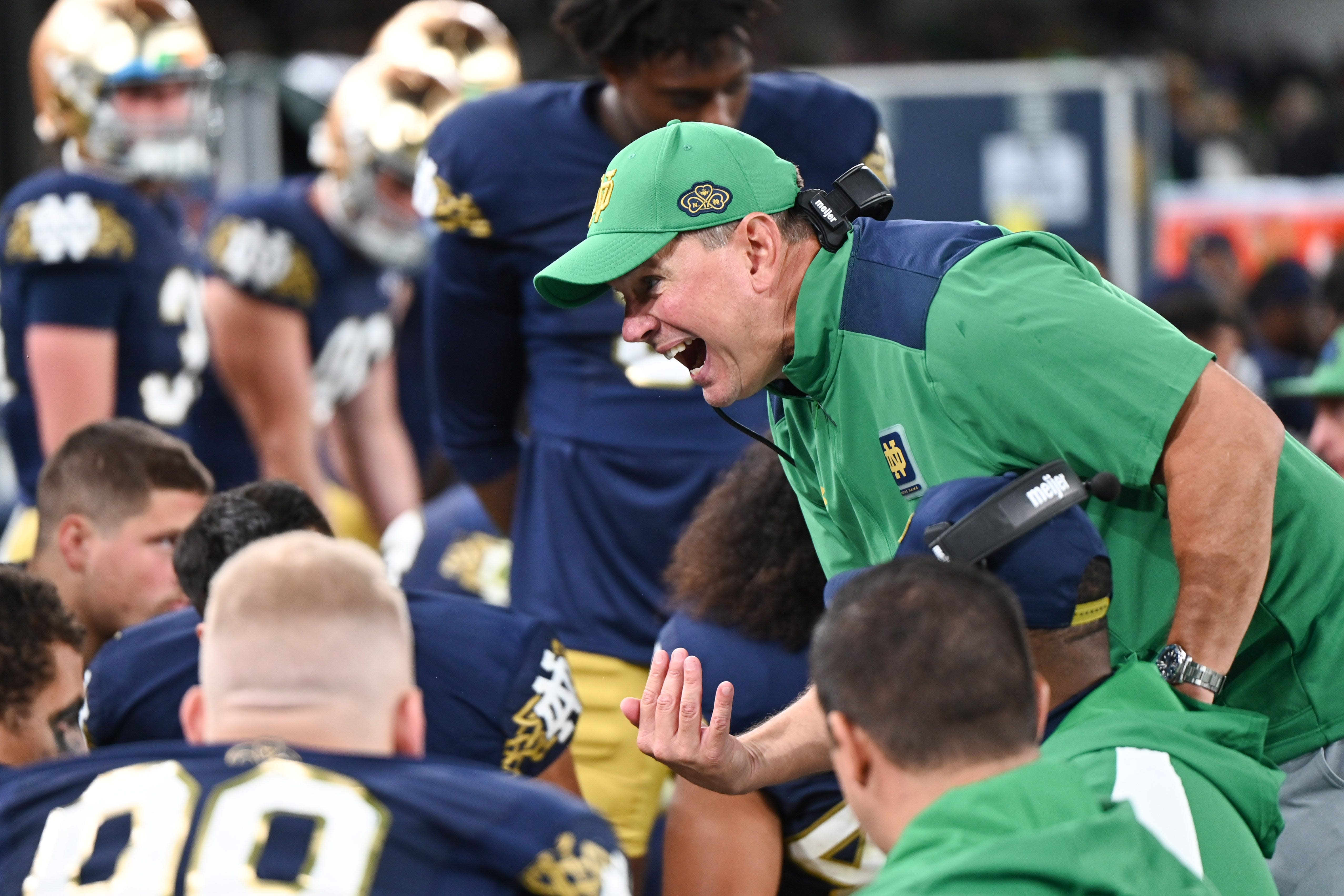 Winning 'the game within the game' means halftime restraint for Notre Dame  football defense