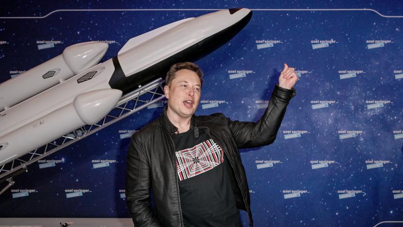 SpaceX owner and Tesla CEO Elon Musk (R) gestures as he arrives on the red carpet for the Axel Springer Awards ceremony, in Berlin, on December 1, 2020. (Photo by Britta Pedersen / POOL / AFP) (Photo by BRITTA PEDERSEN/POOL/AFP via Getty Images)