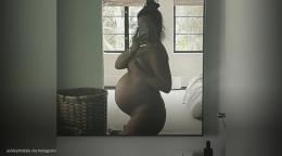 Ashley Tisdale Porn Creampie - Ashley Tisdale shows love to her pregnant body with naked mirror selfie