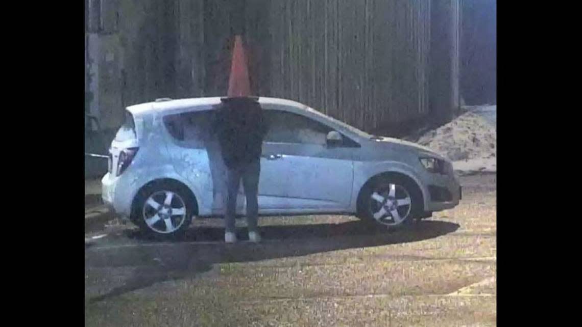 Surveillance camera catches bizarre moment in Wisconsin city. Even cops are myst..