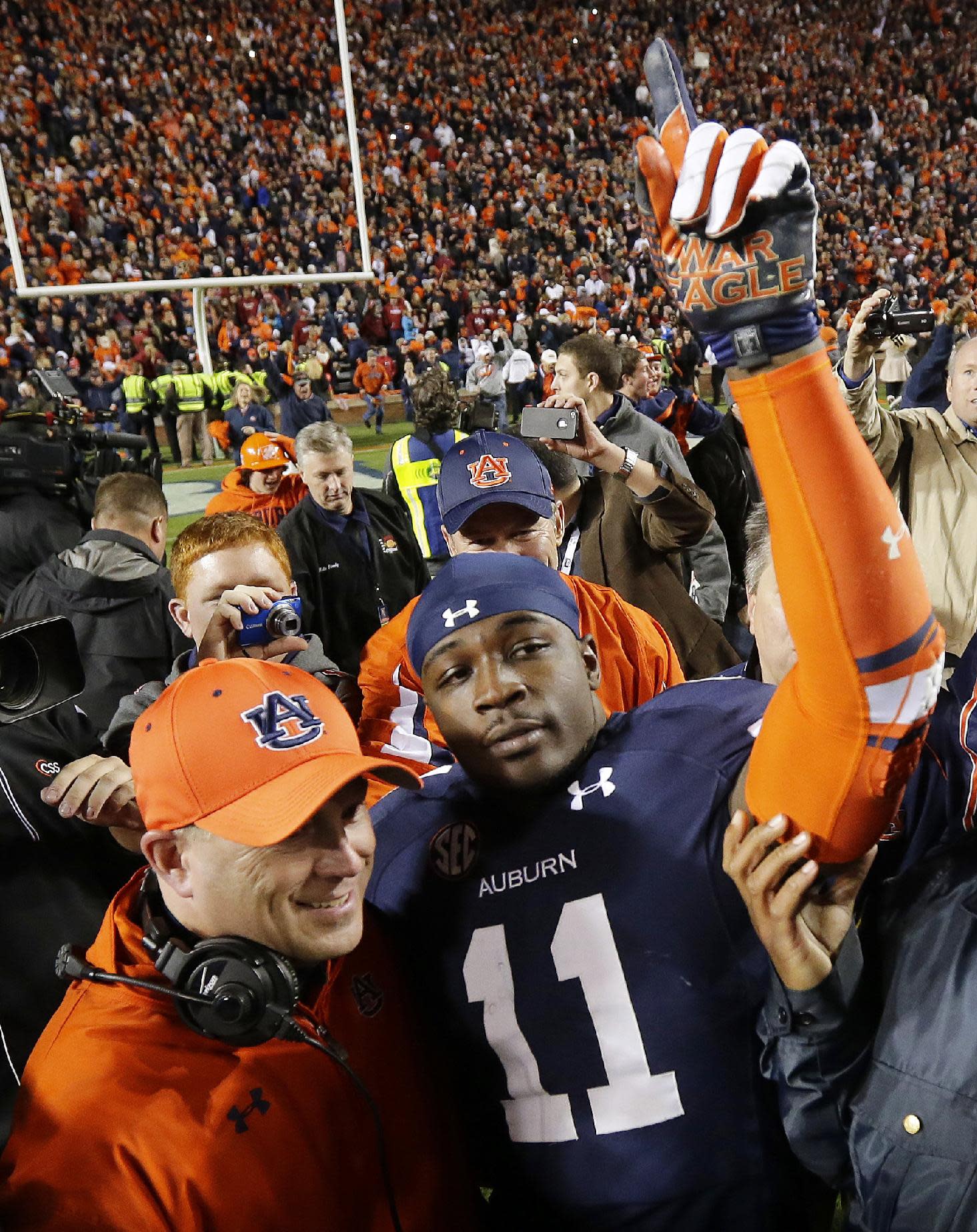 Miracle men: Chris Davis' return lifts Auburn over Alabama and into college football lore1465 x 1848