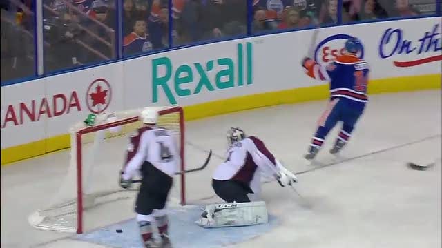 Jordan Eberle scores off the dish from Smyth