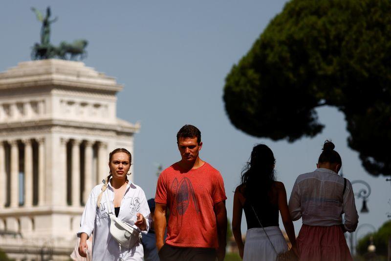 Italy reports 44 COVID-19 deaths on Sunday, 3,099 new cases