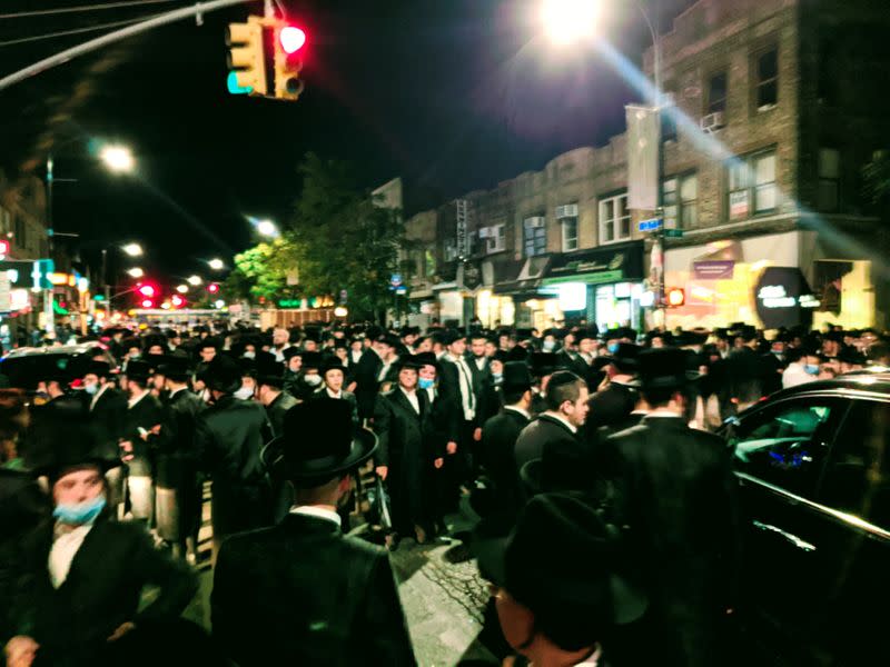 Read more about the article New York Metropolis set to impose new COVID-19 closures regardless of Orthodox Jewish protests