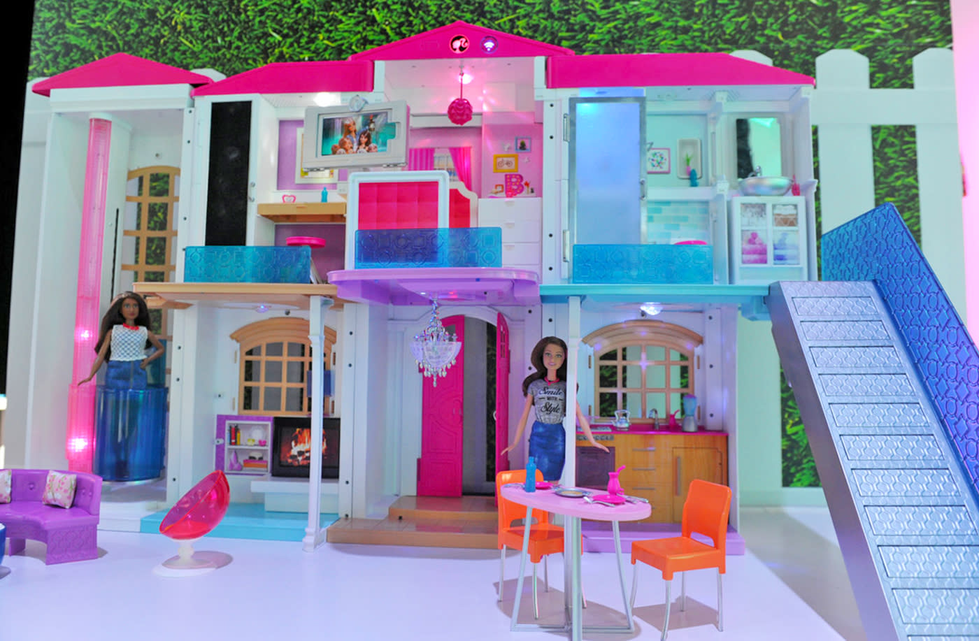 interactive hello barbie dream house