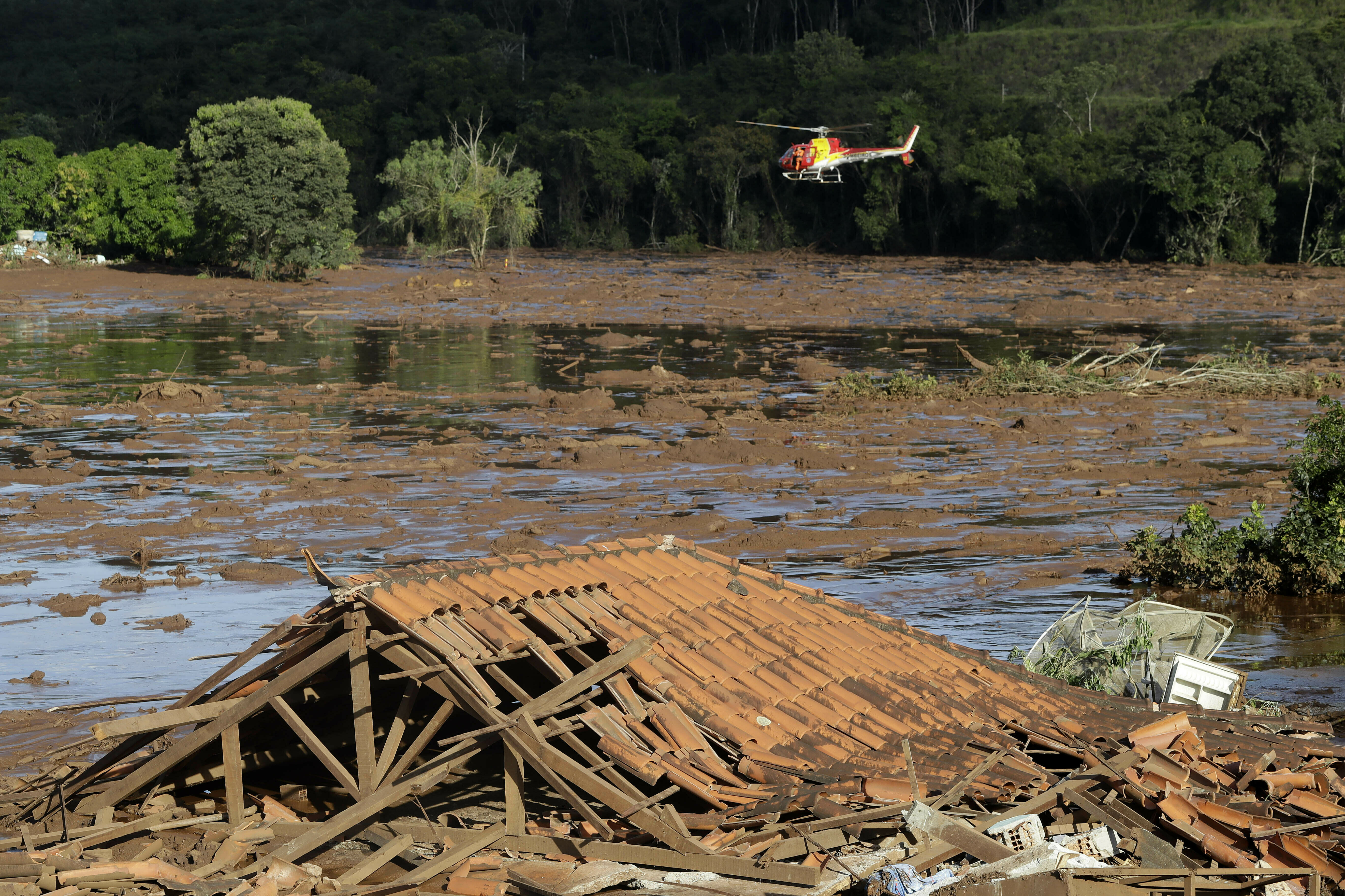 Correction Brazil Dam CollapseGlance story