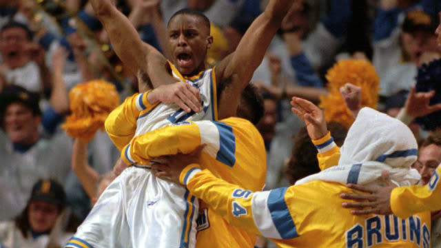 Memorable Moment: Inside the huddle before a buzzer-beater