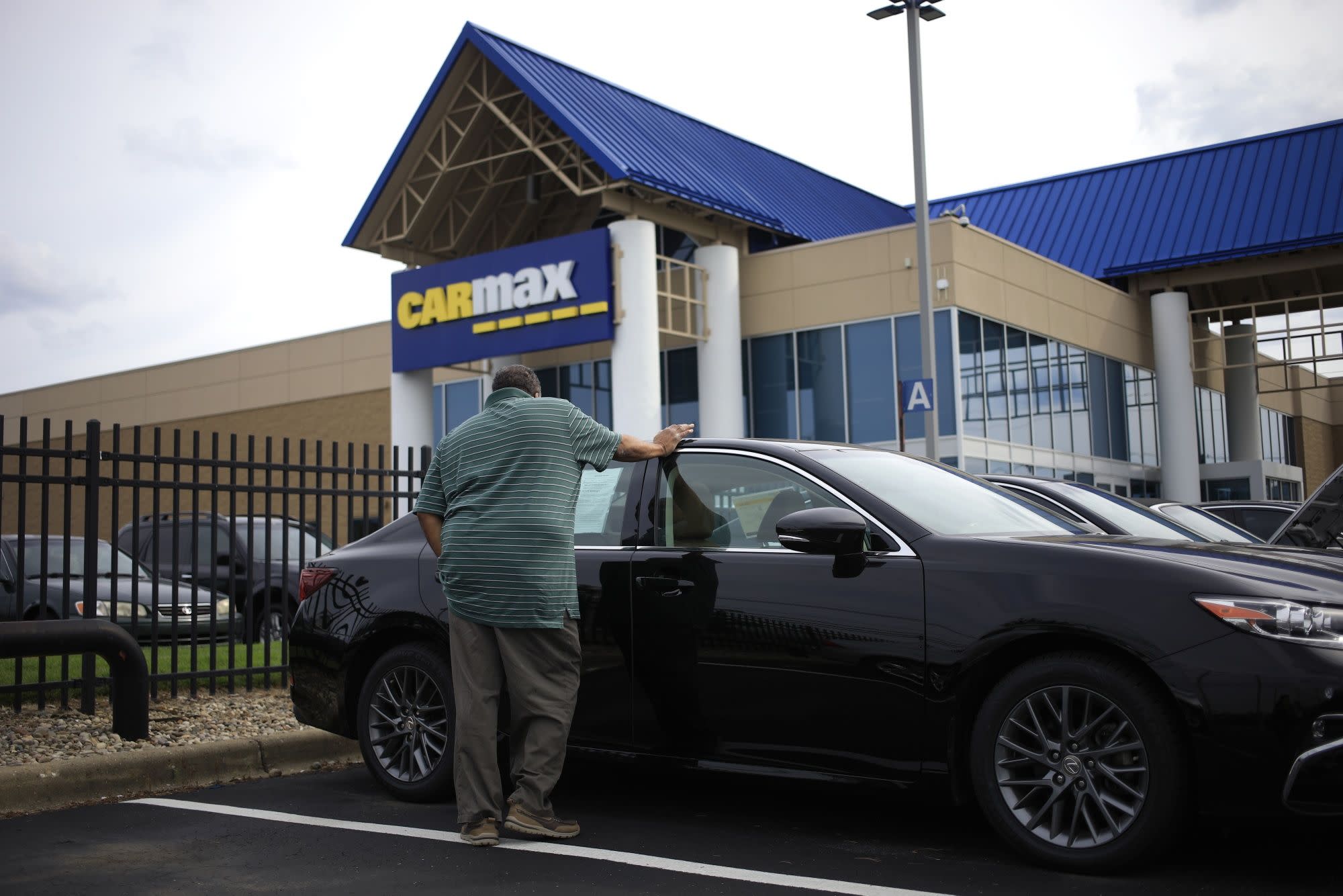 CarMax’s Big Profit Miss Sends Warning Signal on US Consumer