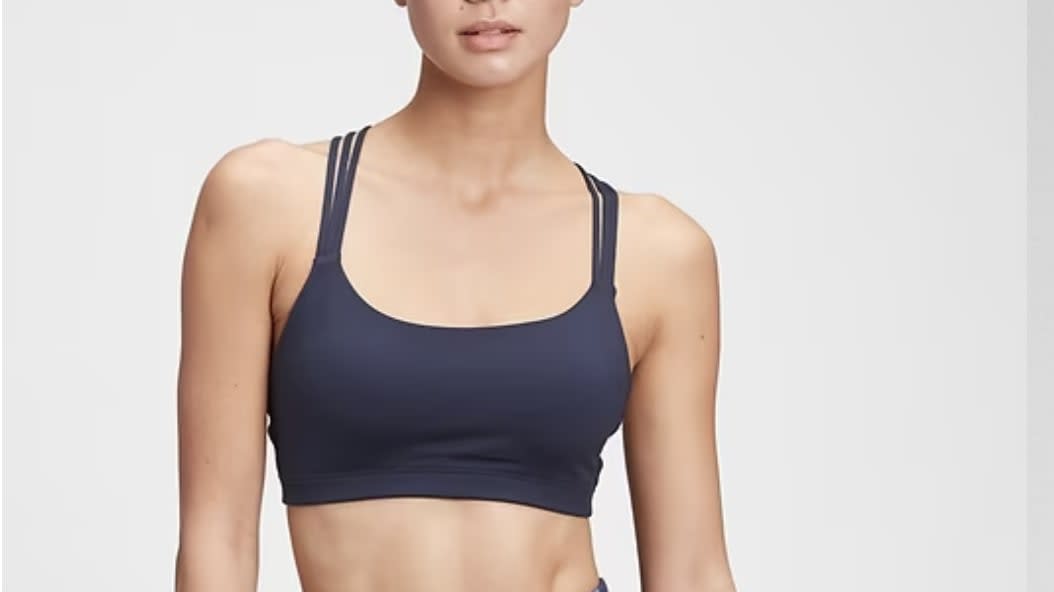 GapFit Eclipse Medium Support Strappy Sports Bra