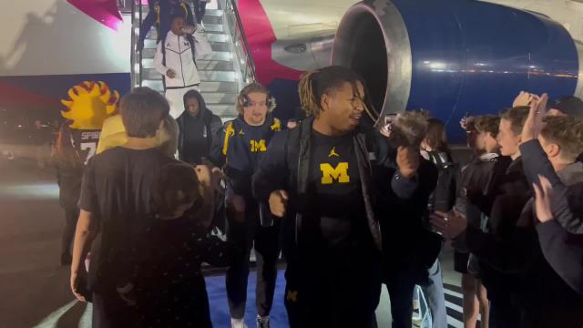 Michigan football arrives in Phoenix for College Football Playoff semifinal