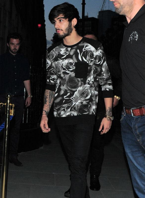 Zayn Maliks Stolen Bag Belongings End Up On Twitter In Mysterious Fan Video 