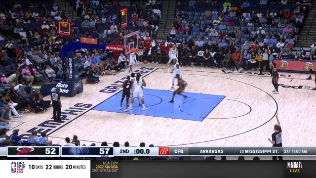 Jamaree Bouyea with a last basket of the period vs the Memphis Grizzlies