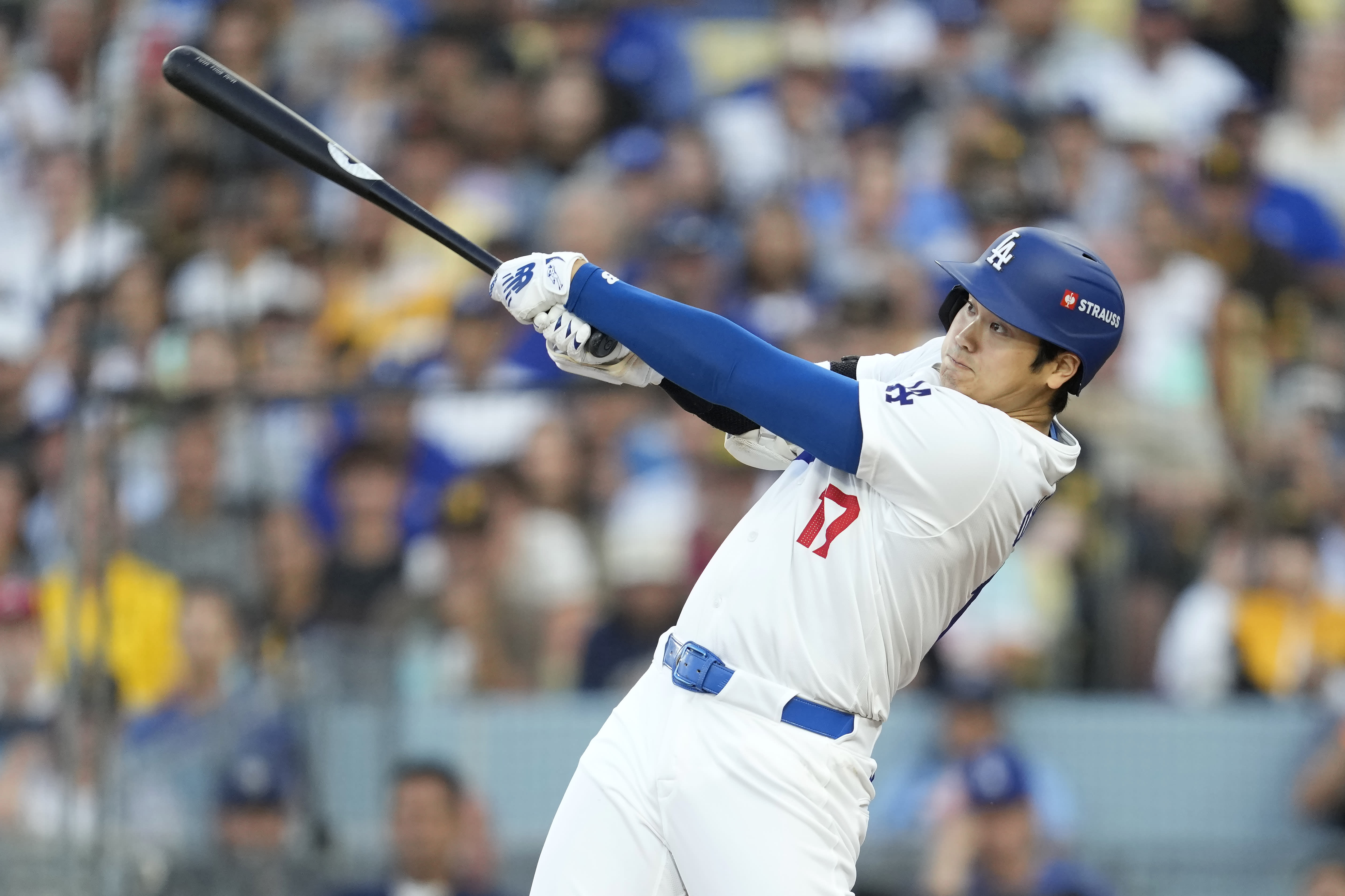 MLB playoff scores, live updates: Dodgers take Game 1 vs. Padres after wins for Yankees, Mets, Guardians