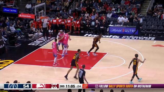 Dejounte Murray with a 3-pointer vs the Washington Wizards