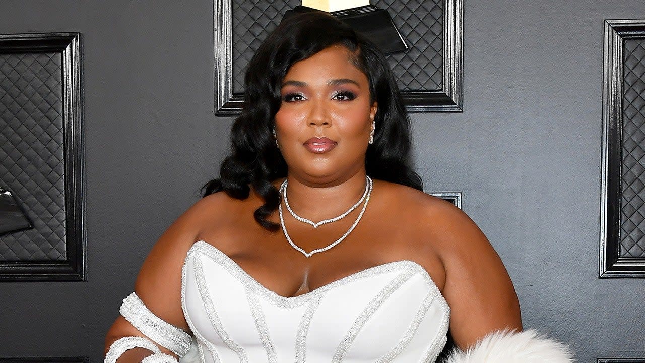 Lizzo Arrives in Old HollywoodInspired Look at 2020 GRAMMYs