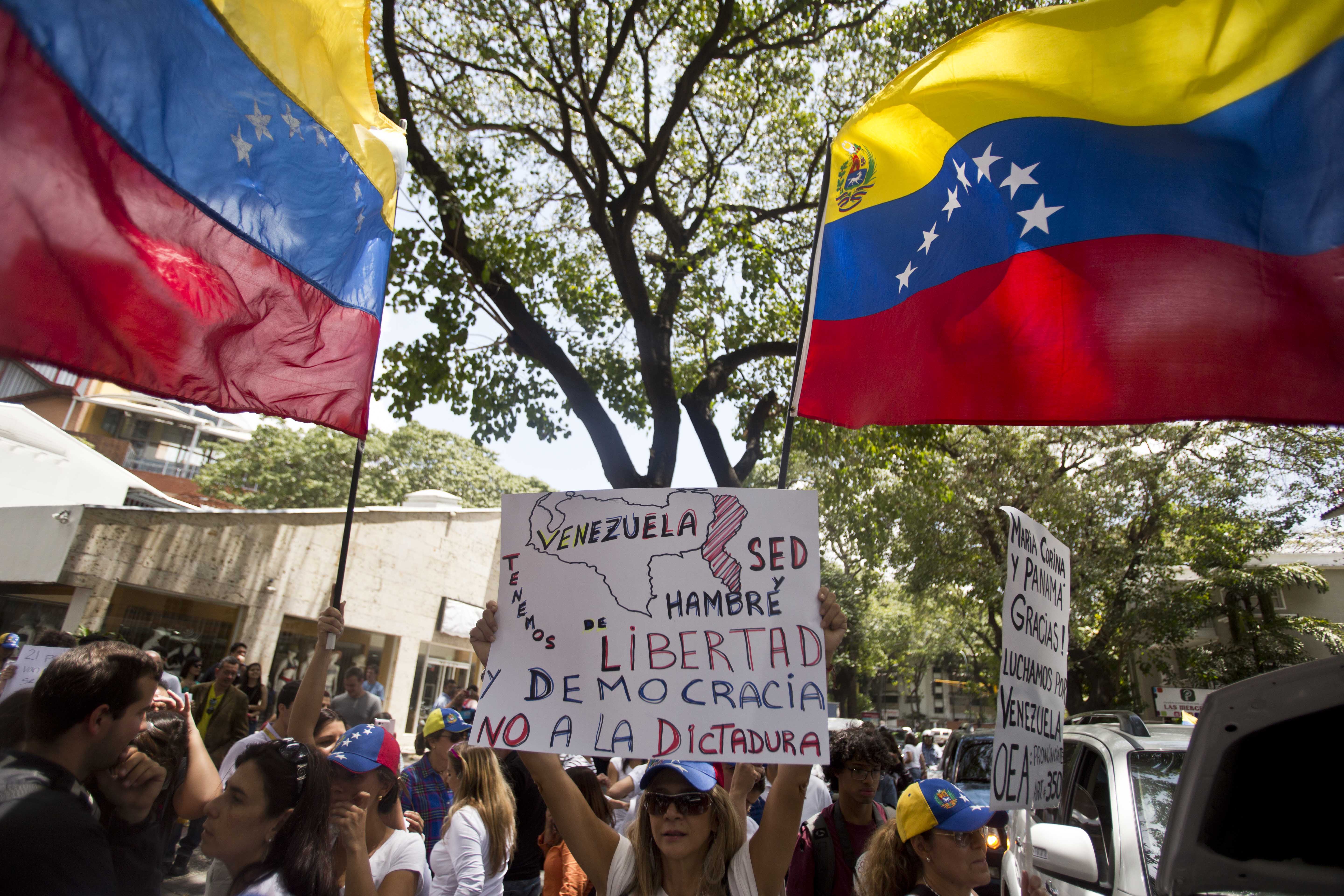 Muere transportista en protestas en Venezuela