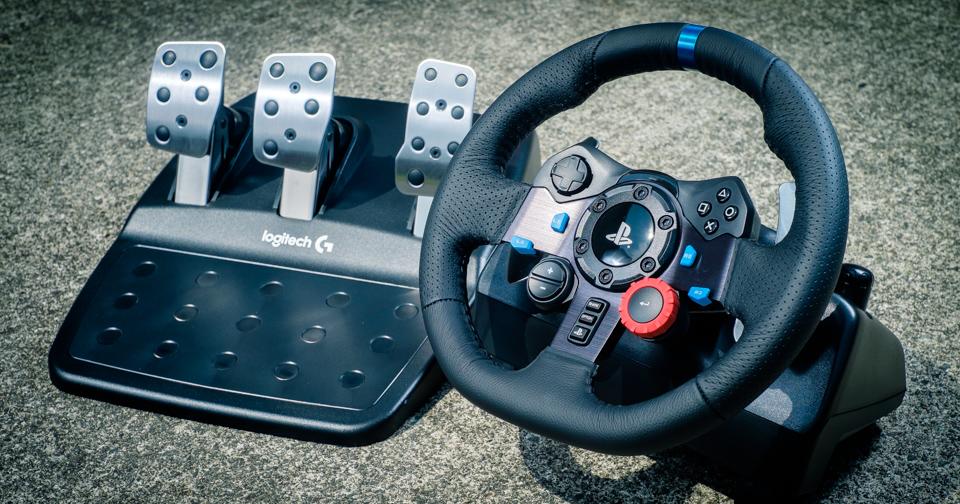 of Logitech's G29 Driving Force | Engadget