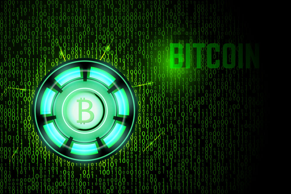 Green bitcoin. Фото биткоина зеленого цвета.