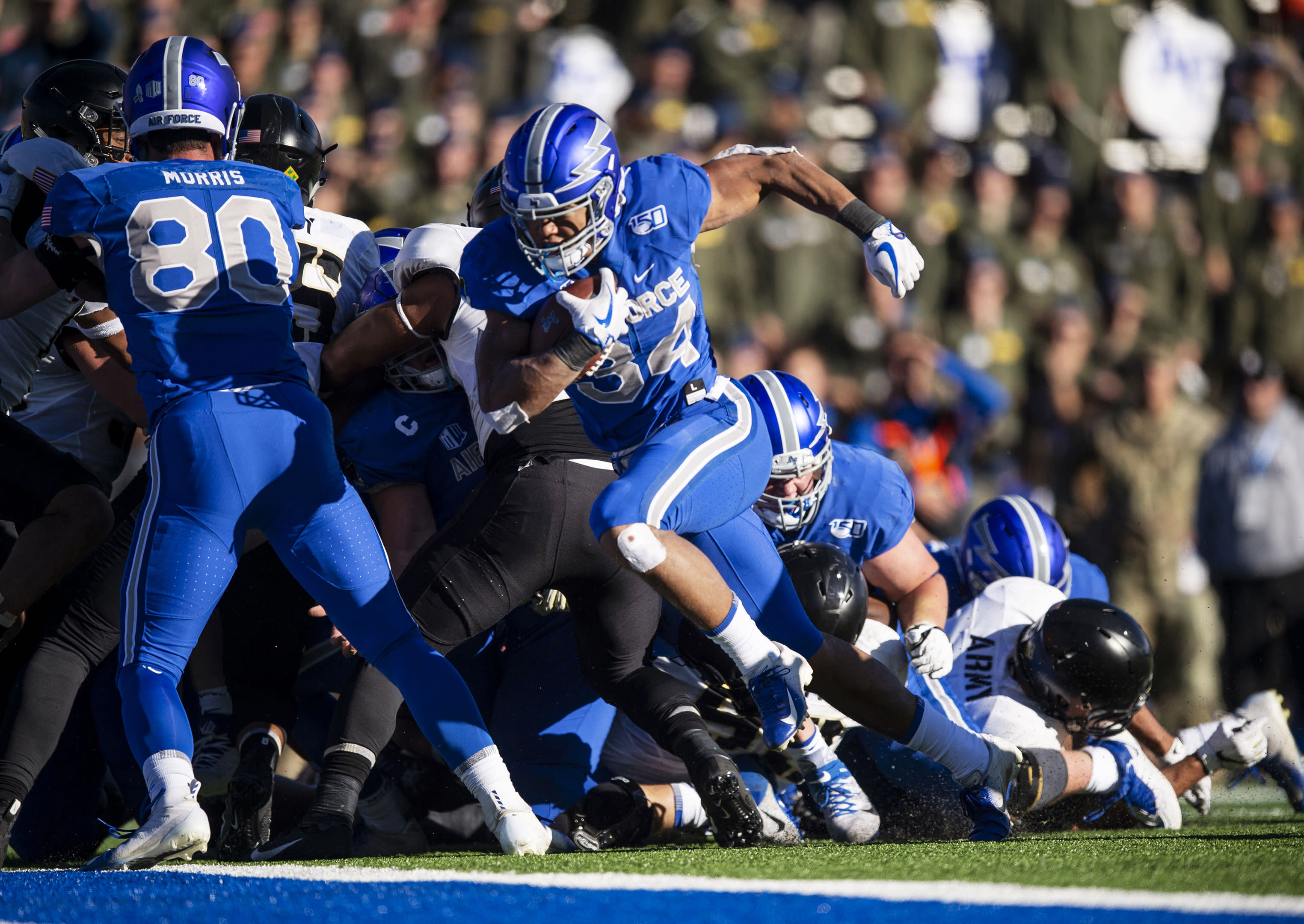 Air Force makes late defensive stand in 17-13 win over Army