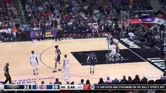 Amir Coffey with a dunk vs the New Orleans Pelicans