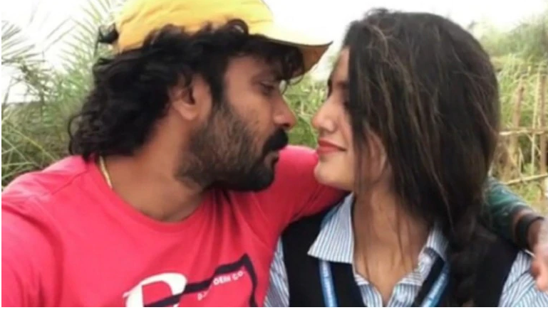 Wink girl Priya Prakash kissing Sinu Siddharth video goes viral