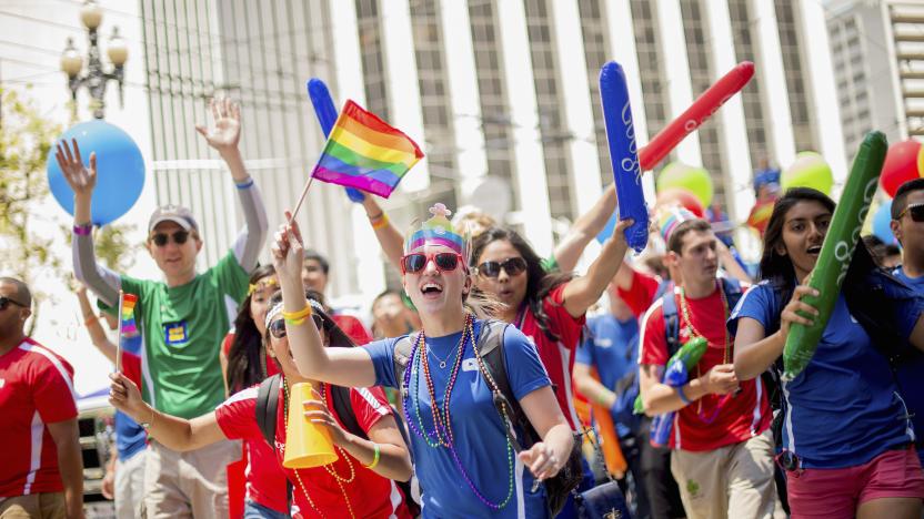 Google and YouTube employees march in the San Francisco Gay Pride Festival in California June 29, 2014. Prominent Silicon Valley technology companies flew the flag for gay rights on Sunday as they sought to boost morale among employees and reflect a corporate culture of diversity.    REUTERS/Noah Berger (UNITED STATES - Tags: SOCIETY SCIENCE TECHNOLOGY BUSINESS)