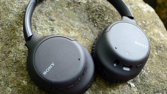 Sony WH-CH710 headphones