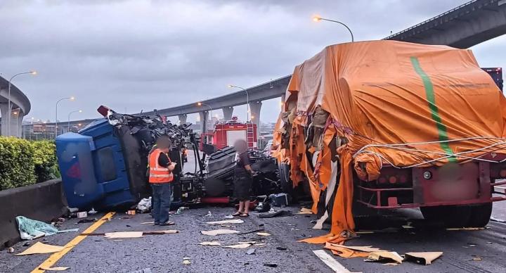 國道大車追撞釀1死 一度回堵