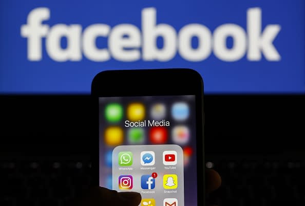 Facebook seeks simplicity in new messenger app