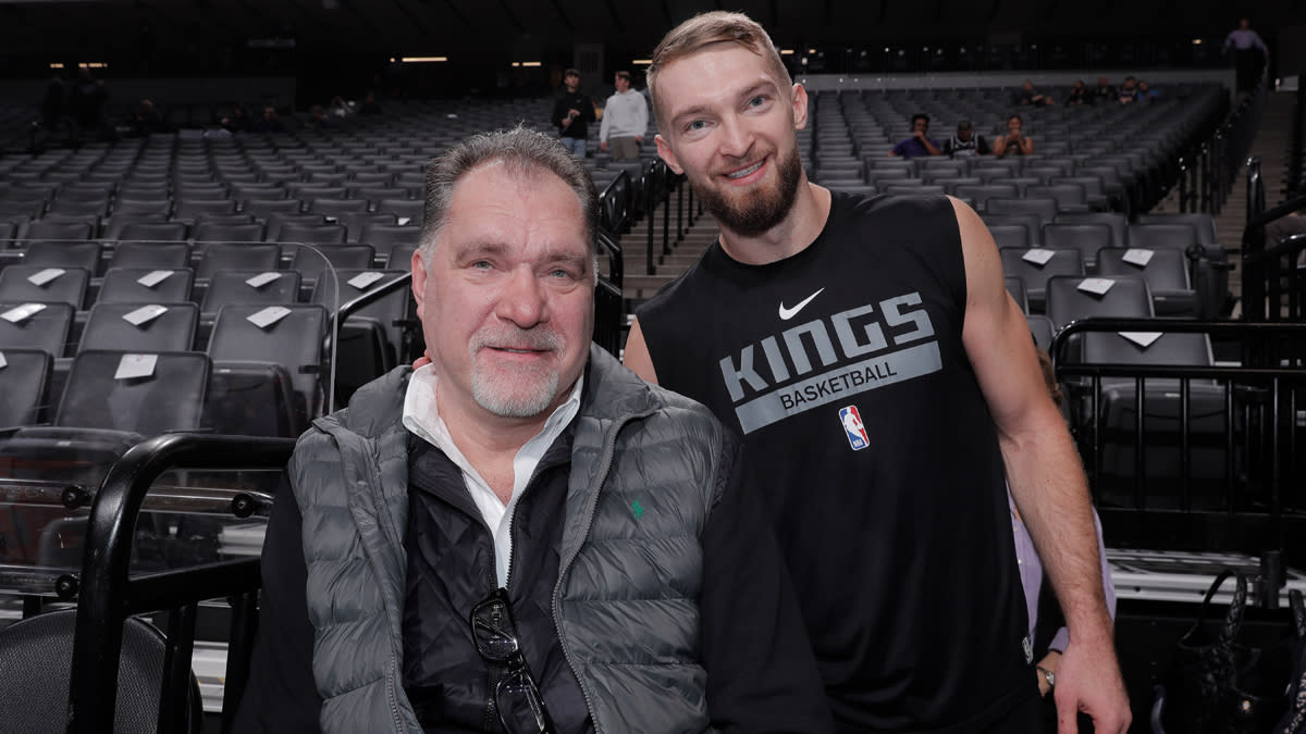 Domas changes Kings jersey number to honor father Arvydas