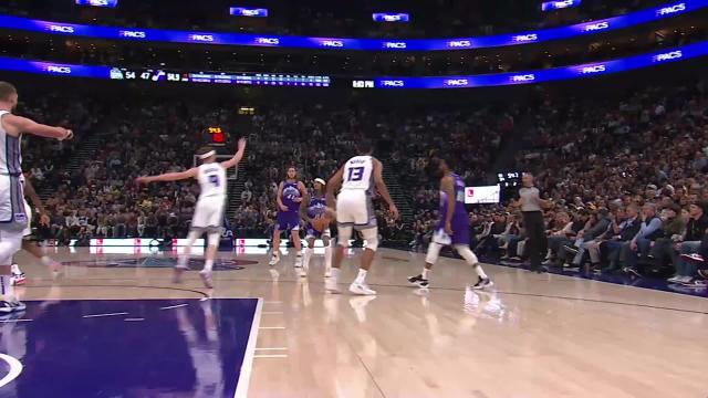 Jarred Vanderbilt with an alley oop vs the Sacramento Kings