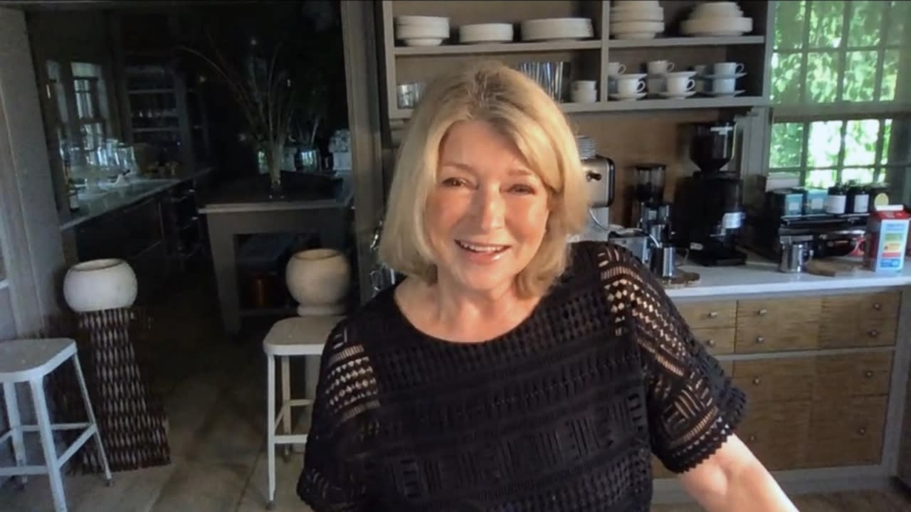 Martha Stewart shows off skin in close-up selfies with 'absolutely