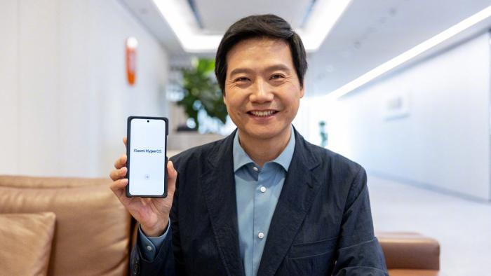 Xiaomi co-founder and CEO Lei Jun teases the upcoming HyperOS on a prototype smartphone. The system will debut on the upcoming Xiaomi 14 series devices.