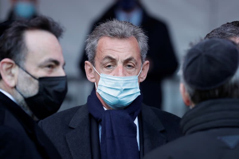 Photo of Sarkozy est de nouveau jugé pour avoir prétendument financé illégalement une campagne