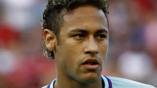 Soccer: Neymar storms out of training, Chinese event canceled