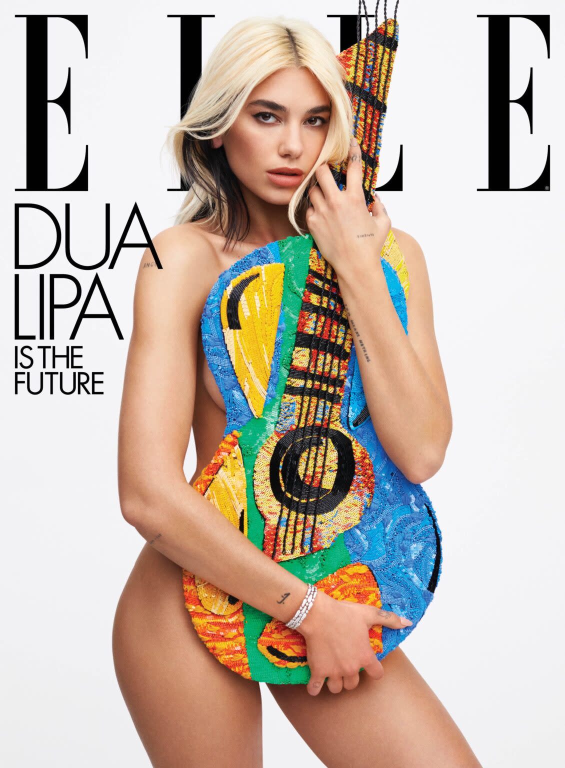 Dua Lipa osé su Elle vestita solo di una chitarra